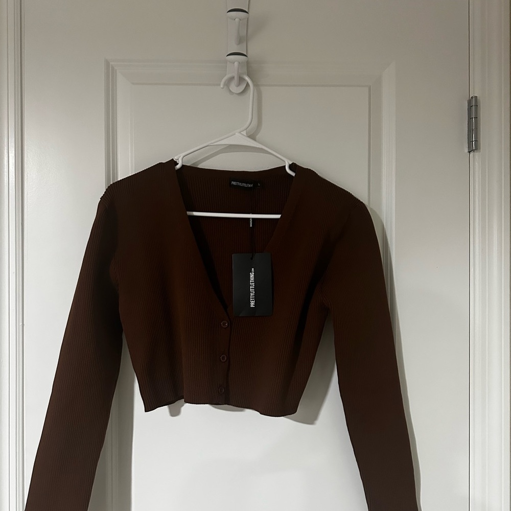 PrettyLittleThing Chocolate Brown V-Neck Button-Up Top